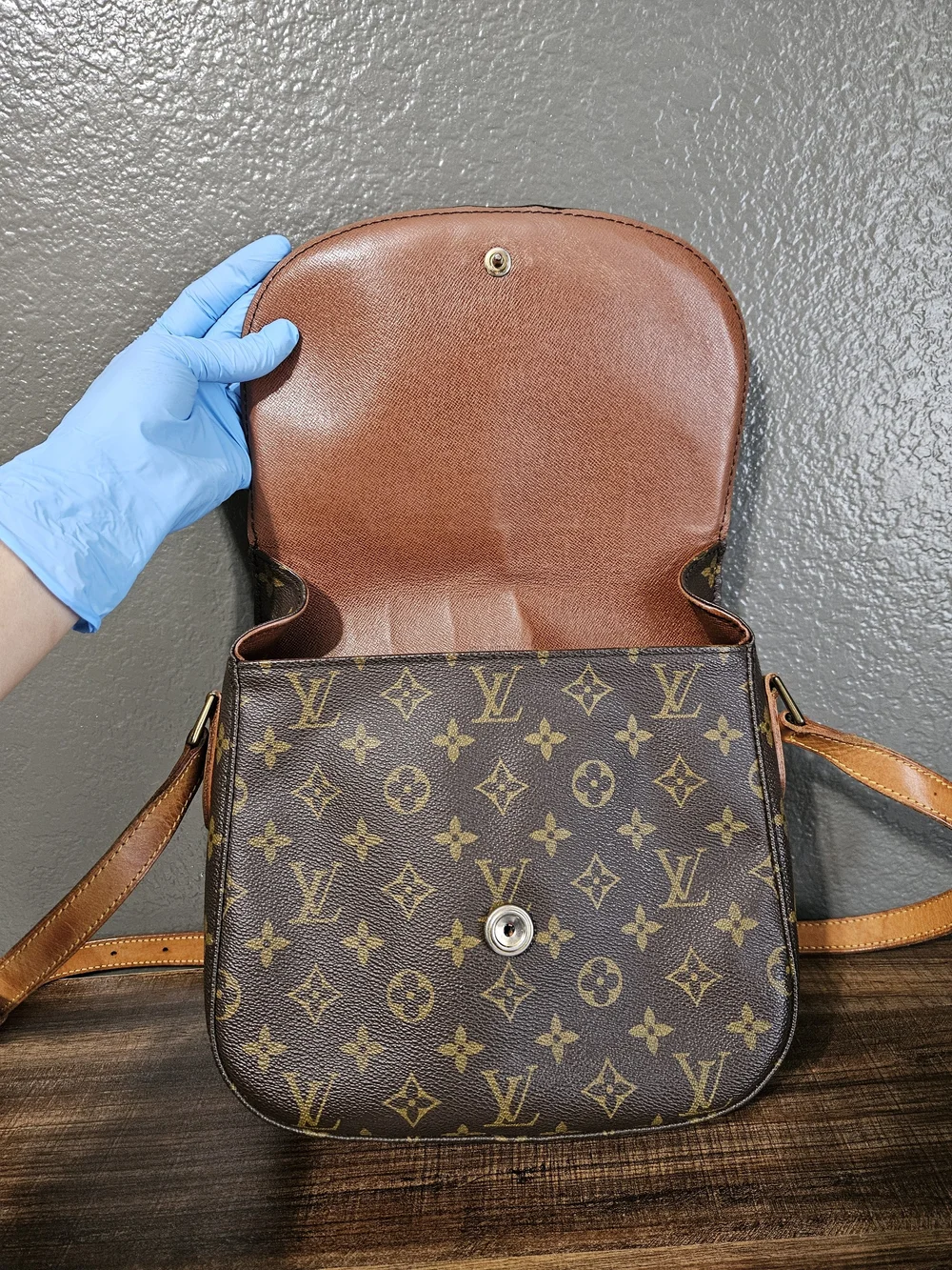 Authentic Louis Vuitton Vintage Saint Cloud GM Monogram Canvas Crossbody - Picture 9 of 16